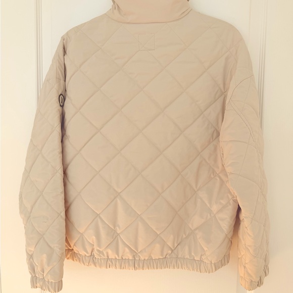 Vuori Women's Light Beige Quilted Puffer Jacket - Picture 8 of 9